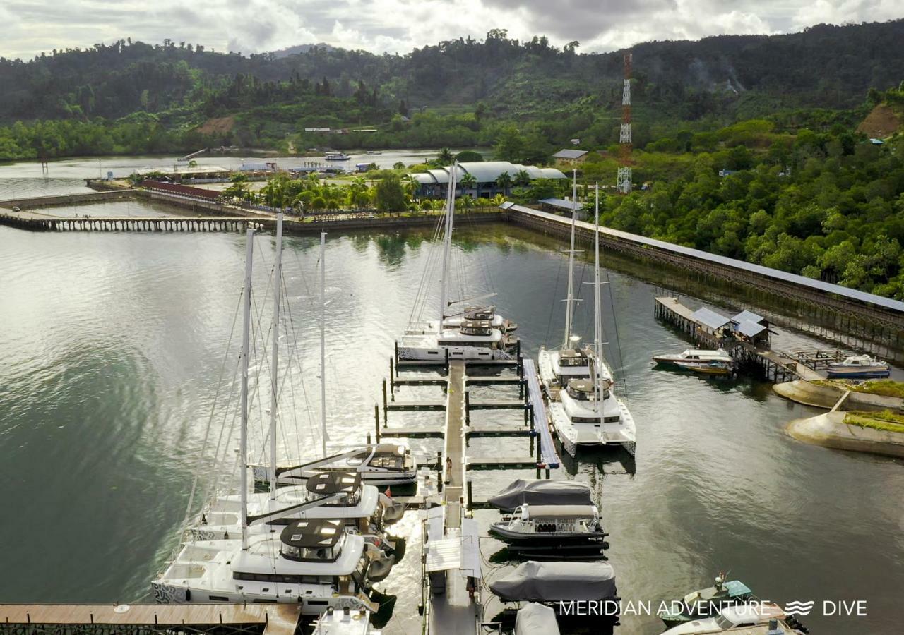Meridian Adventure Marina Club & Resort Waisai Buitenkant foto