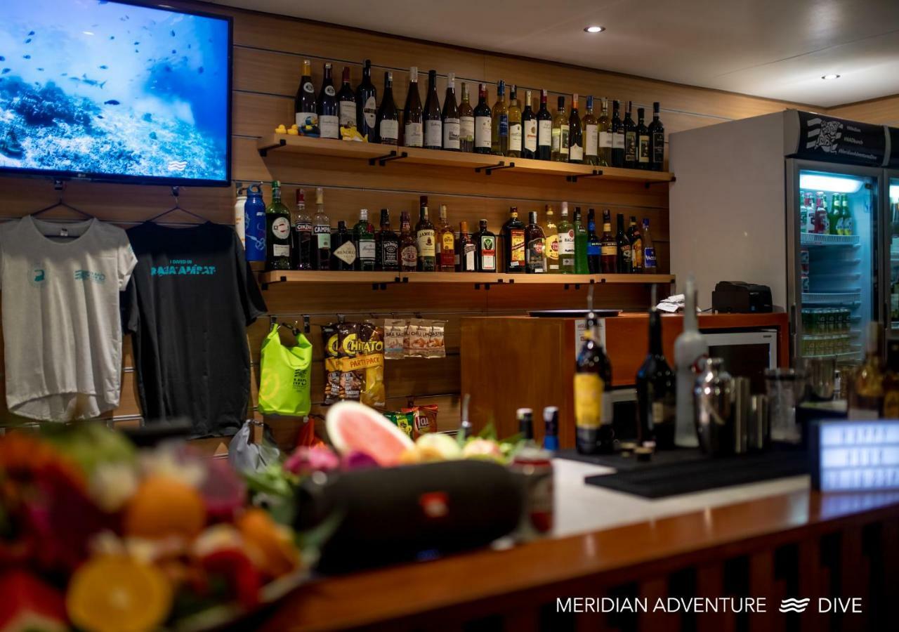 Meridian Adventure Marina Club & Resort Waisai Buitenkant foto