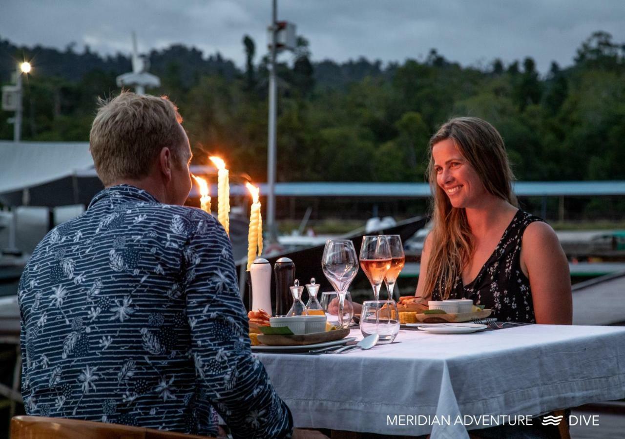 Meridian Adventure Marina Club & Resort Waisai Buitenkant foto